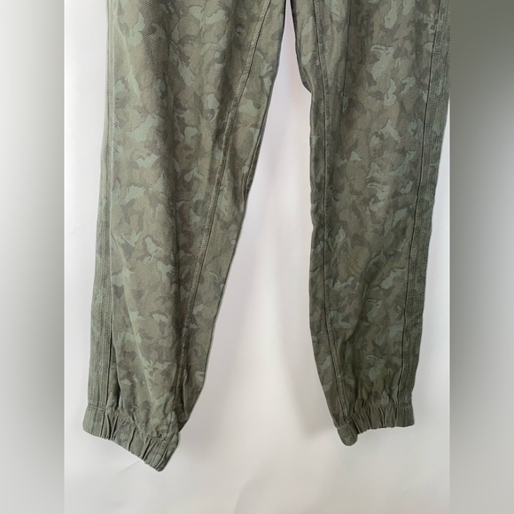 Athleta | Printed Farallon Camo Jogger Size 8 - Picture 8 of 12
